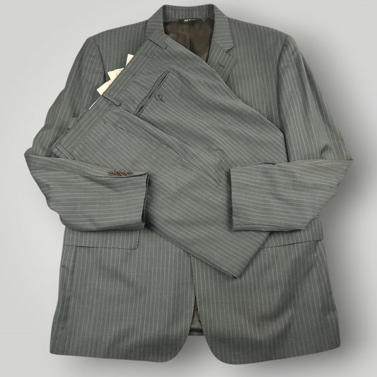 Front view of Ermenegildo Zegna Traveller gray pinstripe two-piece suit