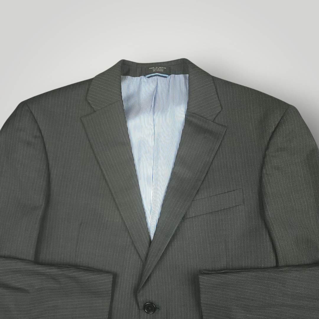 Modern Fit Wool Pinstripe Suit 38R/32S