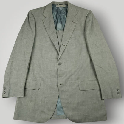 Front view of Brooks Brothers 346 gray sack jacket with traditional ivy silhouette