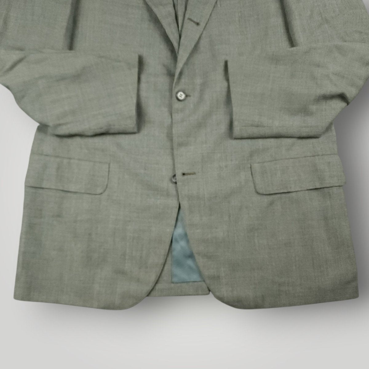 Close up of flap pockets and front details on Brooks Brothers 346 blazer