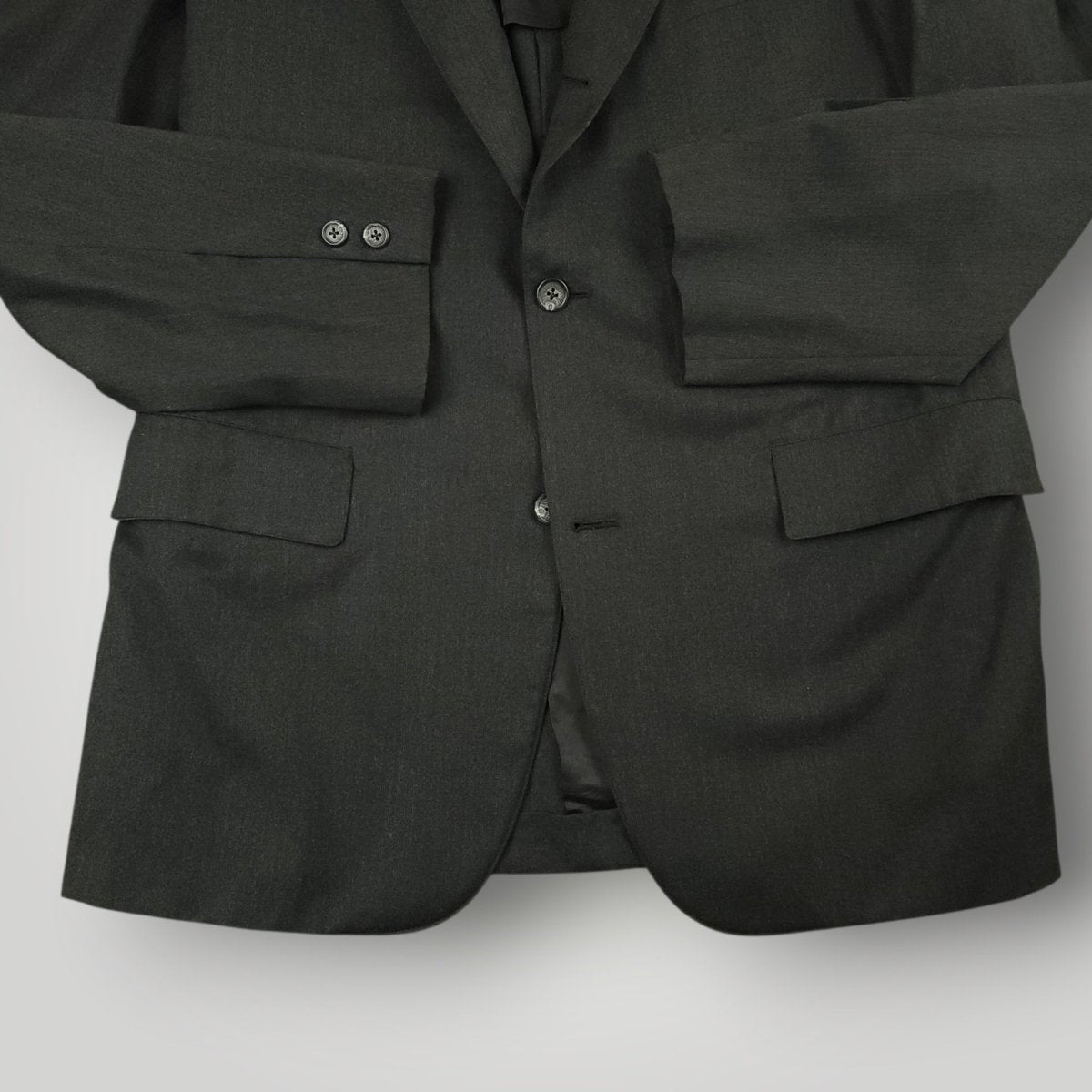 Close up of sleeve buttons and flap pockets on Brooks Brothers Makers sport coat