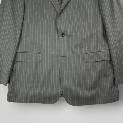 Suit jacket sleeve and pocket detail on Ermenegildo Zegna Traveller suit