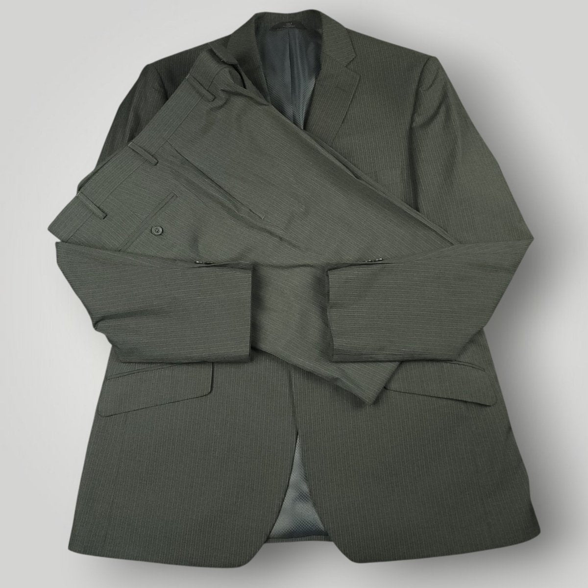 Modern Fit Performance Travel Pinstripe Suit 44L/36R