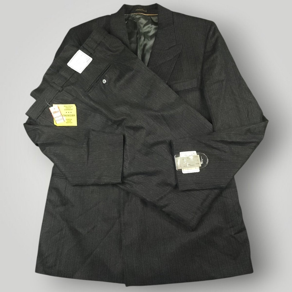 Vintage 80s Classic Fit Wool Double Breasted Chalk Stripe Suit 43L/37