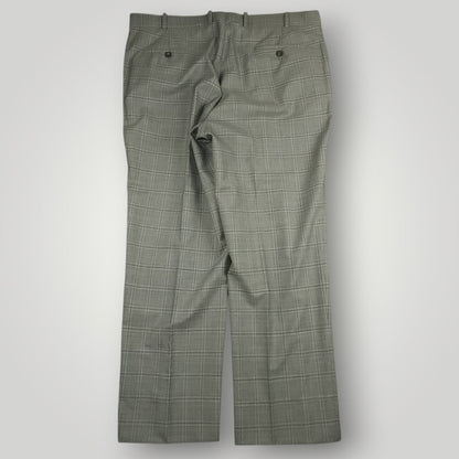 Modern Fit Wool Windowpane Plaid Suit 44R/37S
