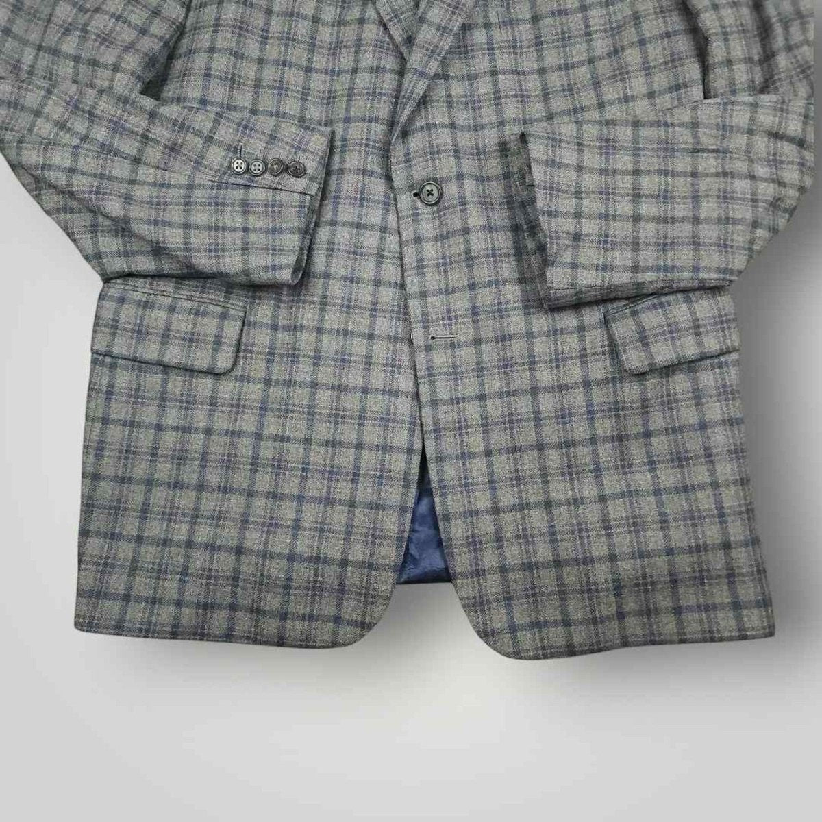 Sleeve detail of Tom James Innocenti Italian wool sport coat showing surgeon cuffs and plaid pattern.