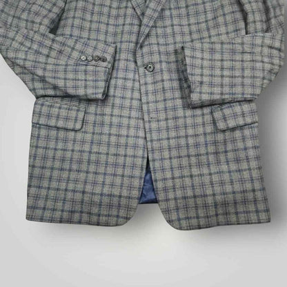 Sleeve detail of Tom James Innocenti Italian wool sport coat showing surgeon cuffs and plaid pattern.