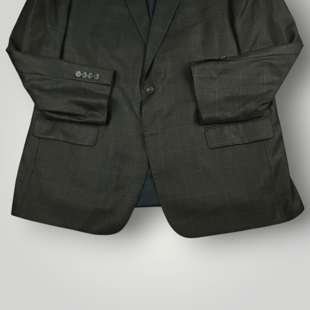 Front pocket and lower jacket detail of Turnbury wool silk glen plaid sport coat.