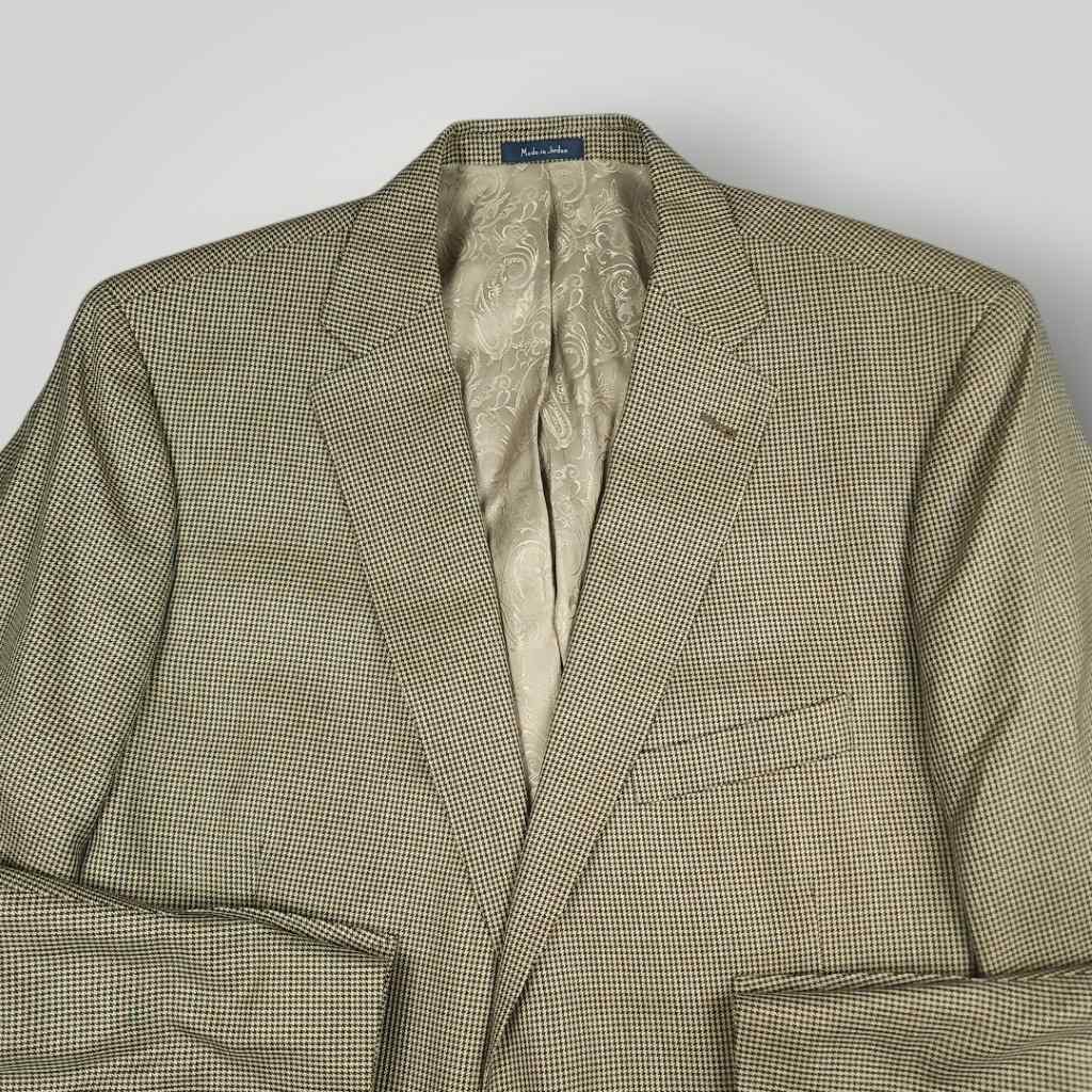 Angled front view of Turnbury gray wool silk houndstooth sport coat