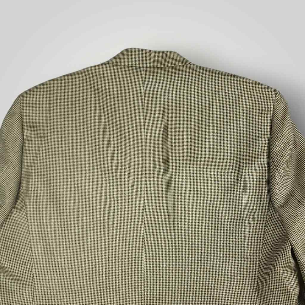 Upper back detail of Turnbury gray wool silk houndstooth sport coat