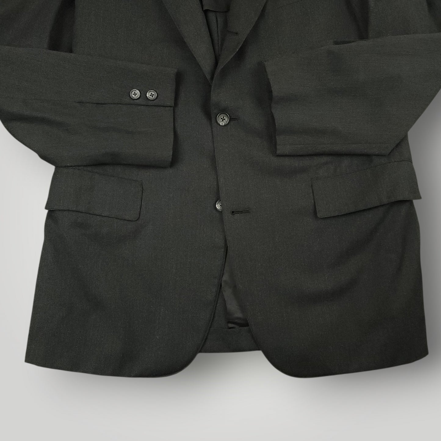 Close up of sleeve buttons and flap pockets on Brooks Brothers Makers sport coat