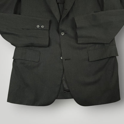 Close up of sleeve buttons and flap pockets on Brooks Brothers Makers sport coat