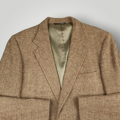 Front angle view of brown herringbone Harris Tweed sport coat